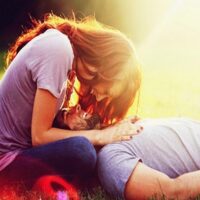 تصویر کاور آهنگ ببین عشق ما عشق کمیابیه با صدای گوگوش