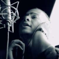 تصویر کاور دانلود آهنگ قرار قرار با صدای اشوان