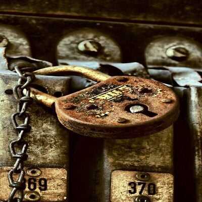 عکس کاور دانلود آهنگ تن تو قفلی داره قفل به رو هرکی وا نکن با صدای امیر تتلو