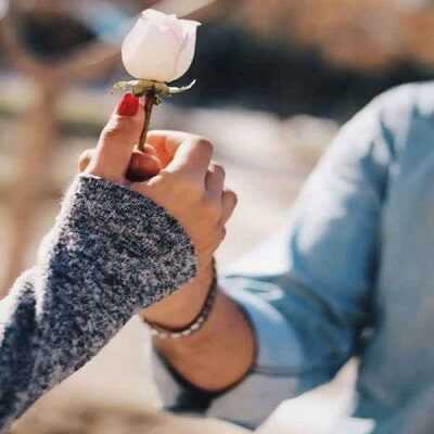 عکس کاور آهنگ یکی برسه به داد من برسه به فریاد من با صدای زن