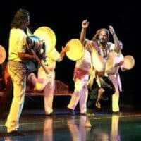 تصویر کاور آهنگ کیه کیه در میزنه من دلم میلرزه با صدای سیما بینا