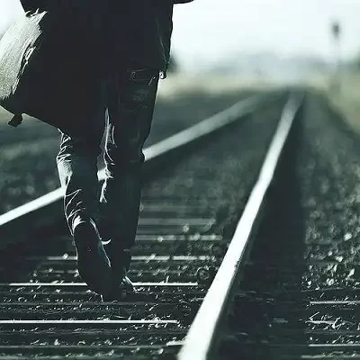 عکس کاور آهنگ من کوله بار دردم شادمهر عقیلی (ریمیکس هوش مصنوعی)