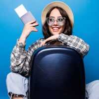 تصویر کاور آهنگ میری سفر برو خدانگهدار با صدای زن {سارا ناظری}